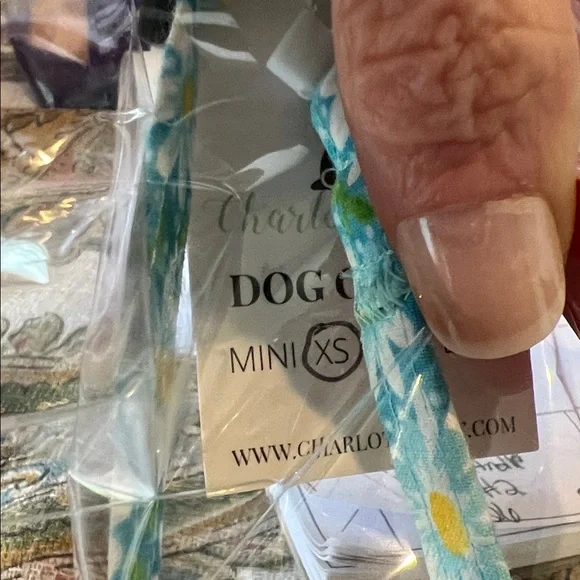 Extra small cat or dog collar. Blue daisy design. Adjustable. - Picture 3 of 5